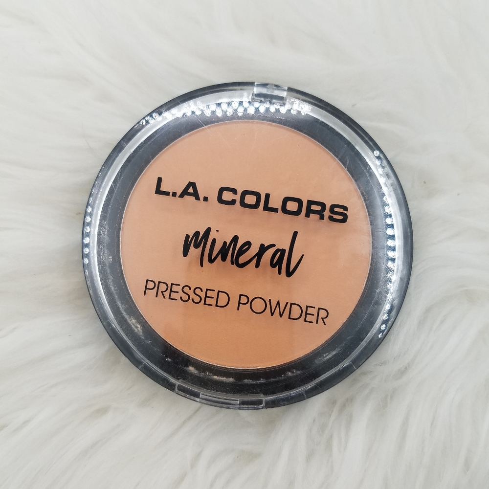LA Colors Mineral Pressed Powder. Shade: CMP374 Soft Honey